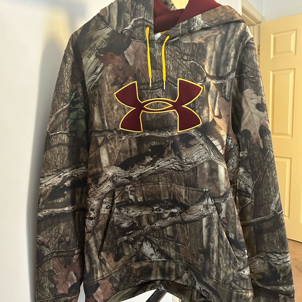 Under armour camo sweatshirt